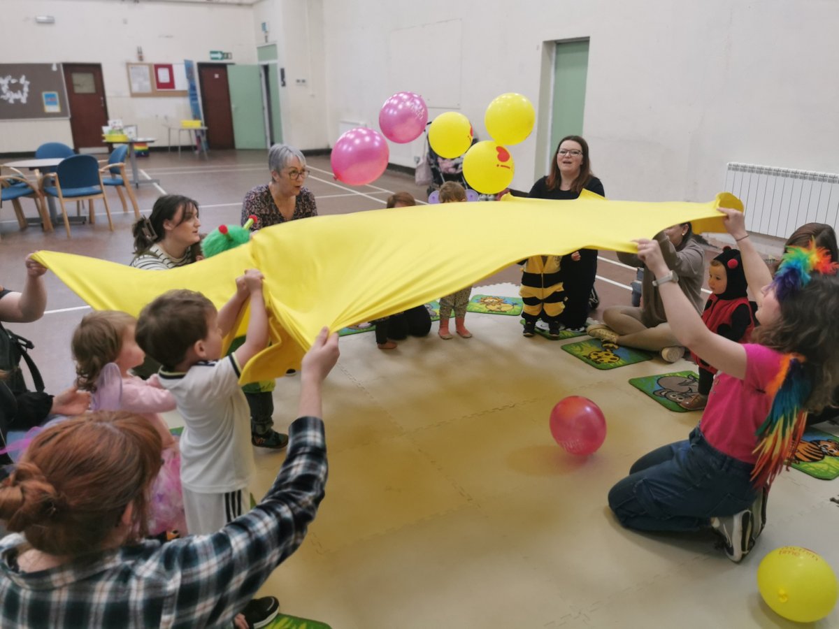 Toddlers with balloons